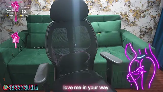 Snapshot of sassysonia chatting on 03.06.25 sassysonia online show from 03.06.25