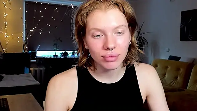 Snapshot of StellaDavis chatting on 02.19.25 StellaDavis online show from 02.19.25