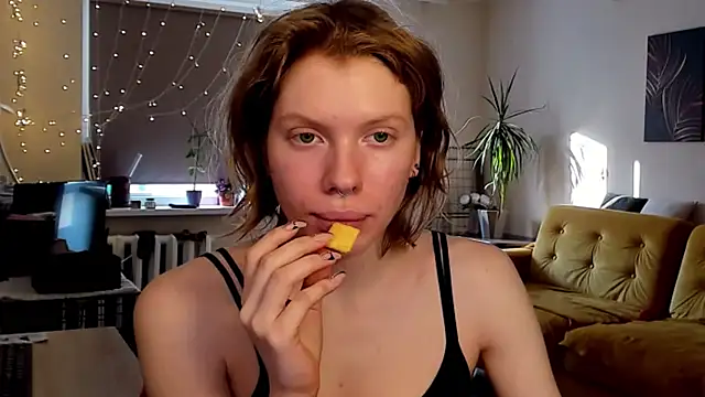 Snapshot of StellaDavis chatting on 02.25.25 StellaDavis online show from 02.25.25