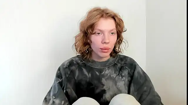 Snapshot of StellaDavis chatting on 10.03.25 StellaDavis online show from 10.03.25