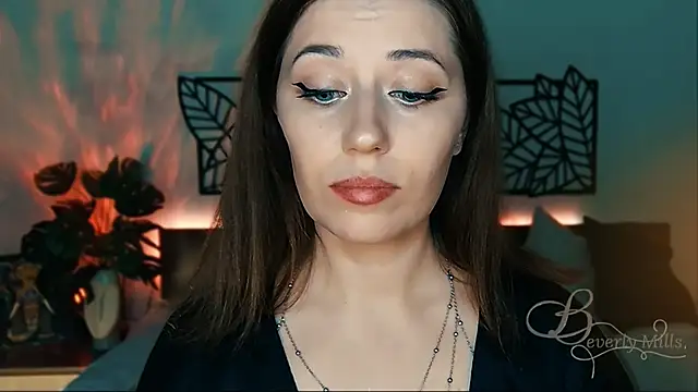 MissBeverlyMills online show from 01.17.25