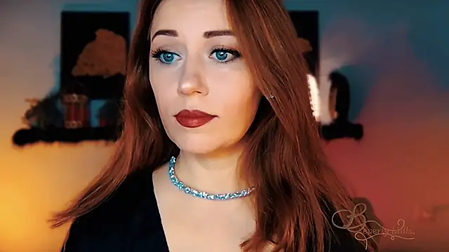 MissBeverlyMills online show from 11.28.25