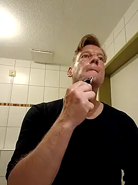 Snapshot of MArciQuarky chatting on 10.04.25 MArciQuarky online show from 10.04.25