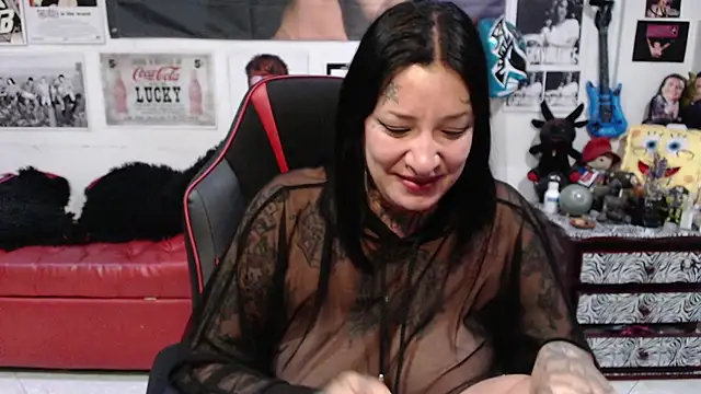 Snapshot of Rollyderolandia666 chatting on 02.24.25 Rollyderolandia666 online show from 02.24.25