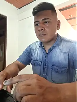 Snapshot of Willner08 chatting on 03.04.25 Willner08 online show from 03.04.25