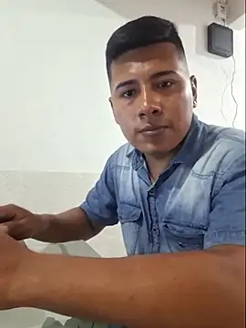 Snapshot of Willner08 chatting on 03.05.25 Willner08 online show from 03.05.25