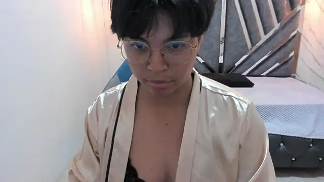 Snapshot of Emmapark_ chatting on 02.05.25 Emmapark  online show from 02.05.25