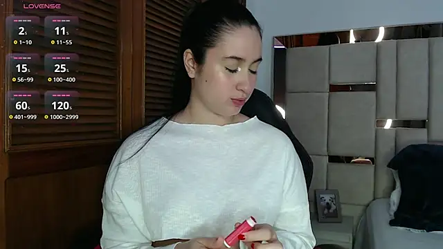 sofiaduque 26 online show from 12.14.24