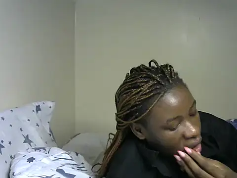 Snapshot of Novah_ chatting on 09.19.25 Novah  online show from 09.19.25
