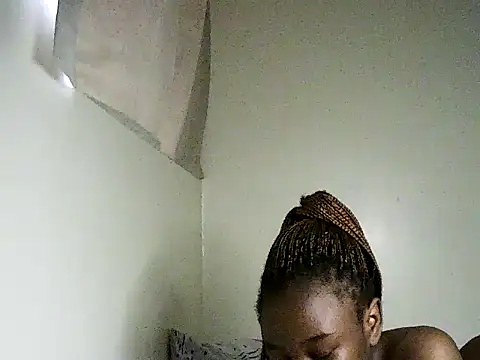 Snapshot of Novah_ chatting on 09.30.25 Novah  online show from 09.30.25