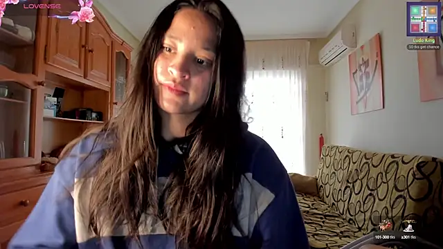 Snapshot of bella_apont chatting on 12.13.24 bella apont online show from 12.13.24