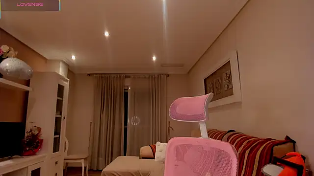 Snapshot of bella_apont chatting on 10.15.25 bella apont online show from 10.15.25