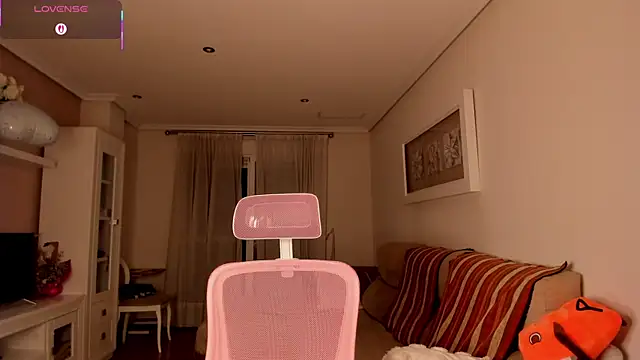 Snapshot of bella_apont chatting on 10.25.25 bella apont online show from 10.25.25