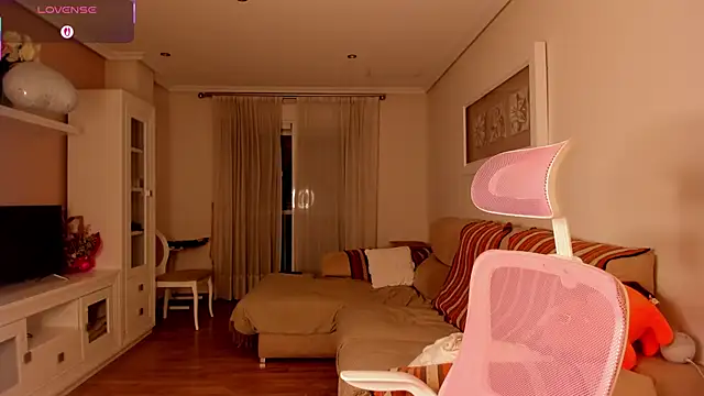 Snapshot of bella_apont chatting on 10.28.25 bella apont online show from 10.28.25