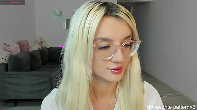 LovelyBianca online show from 09.14.25