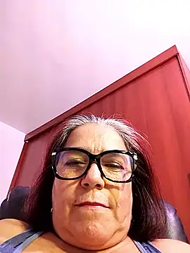 Snapshot of MARIANMILLS__ chatting on 10.29.25 MARIANMILLS online show from 10.29.25