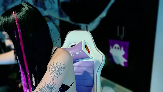 Snapshot of Madison_Jackson chatting on 10.15.25 Madison Jackson online show from 10.15.25