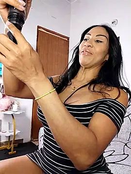 Charlotte Bayron online show from 09.09.25