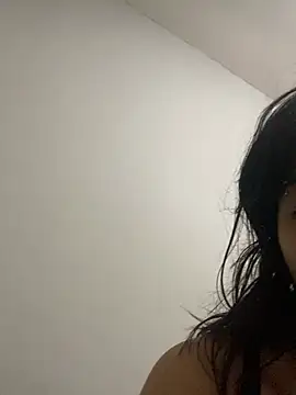 Snapshot of Julinhasz chatting on 04.16.26 Julinhasz online show from 04.16.26
