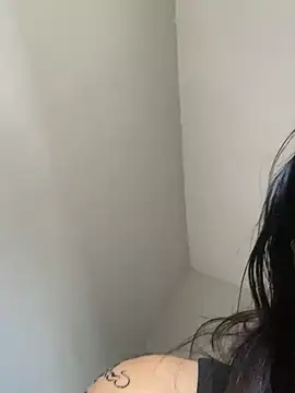 Snapshot of Julinhasz chatting on 04.23.26 Julinhasz online show from 04.23.26