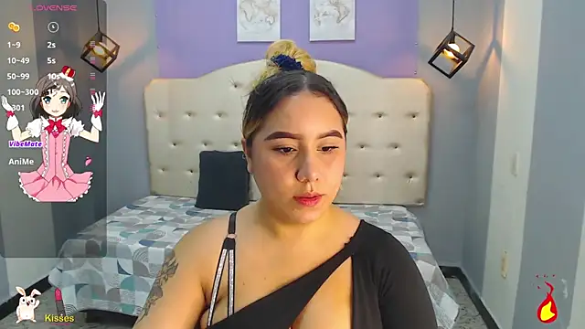 Snapshot of Kathiasaints chatting on 10.15.25 Kathiasaints online show from 10.15.25