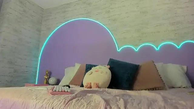 Giaa Ross online show from 11.20.25