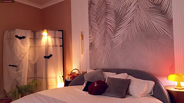 Miley Smile online show from 10.31.25