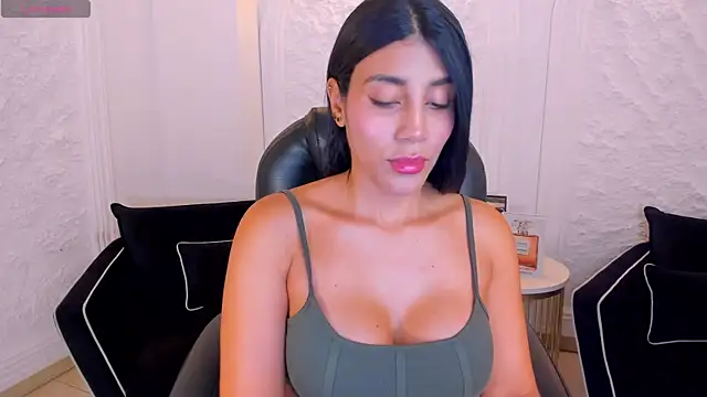 Snapshot of CharlotteCox_ chatting on 05.02.26 CharlotteCox online show from 05.02.26