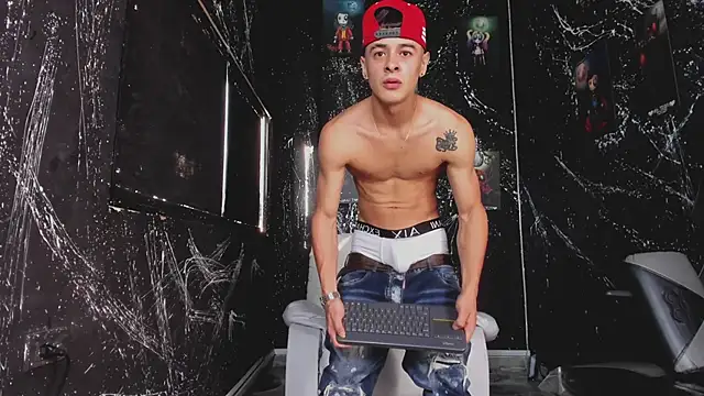 Snapshot of JuniorMorris_ chatting on 09.19.25 JuniorMorris online show from 09.19.25