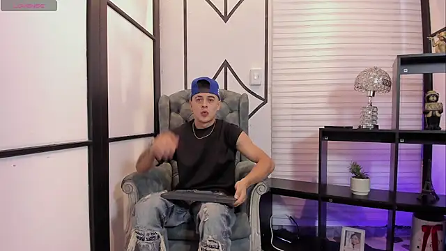 Snapshot of JuniorMorris_ chatting on 10.09.25 JuniorMorris online show from 10.09.25