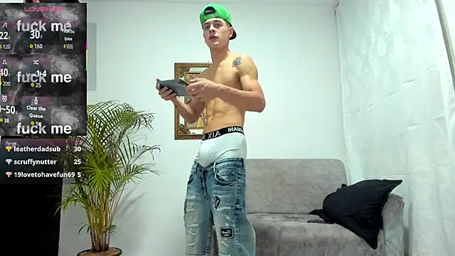 Snapshot of JuniorMorris_ chatting on 11.19.25 JuniorMorris online show from 11.19.25