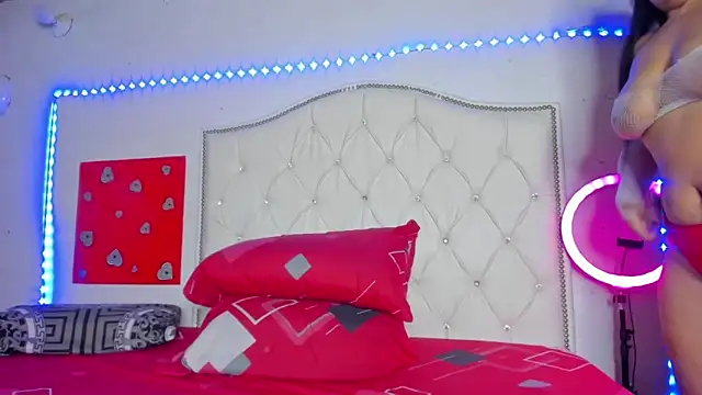 Elettrahot  online show from 02.03.26