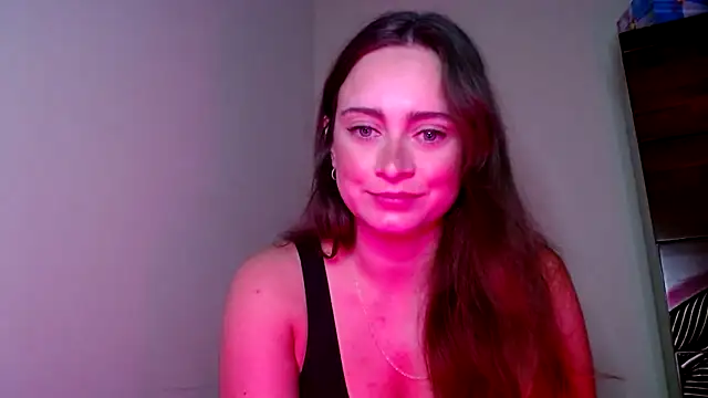 Snapshot of Sophie_Raegan chatting on 12.04.24 Sophie Raegan online show from 12.04.24