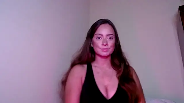 Snapshot of Sophie_Raegan chatting on 12.13.24 Sophie Raegan online show from 12.13.24
