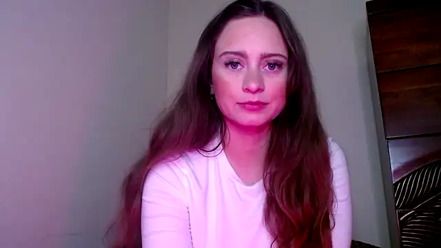 Snapshot of Sophie_Raegan chatting on 12.18.24 Sophie Raegan online show from 12.18.24