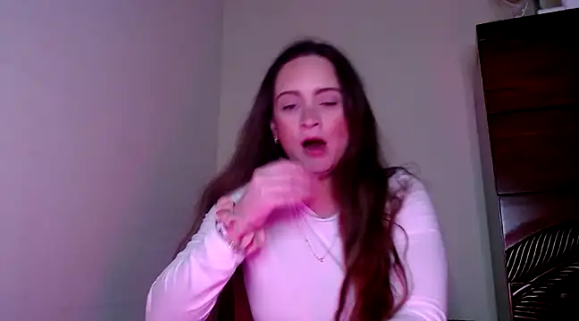 Snapshot of Sophie_Raegan chatting on 12.18.24 Sophie Raegan online show from 12.18.24