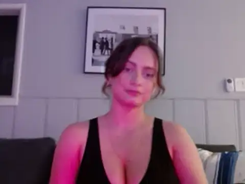 Snapshot of Sophie_Raegan chatting on 02.24.25 Sophie Raegan online show from 02.24.25