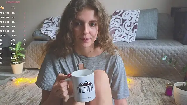 Snapshot of Sereta_Finn chatting on 09.21.25 Sereta Finn online show from 09.21.25