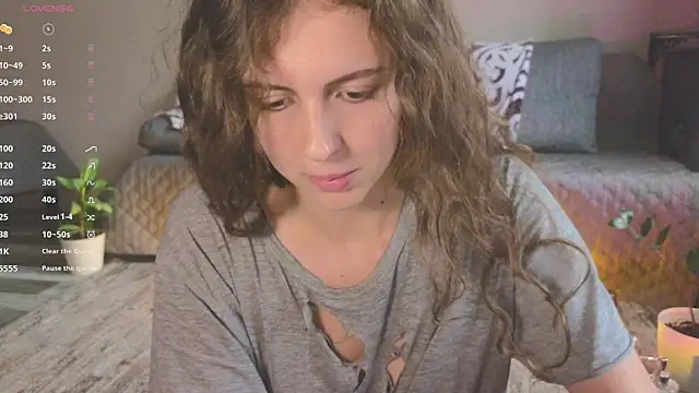 Snapshot of Sereta_Finn chatting on 09.22.25 Sereta Finn online show from 09.22.25