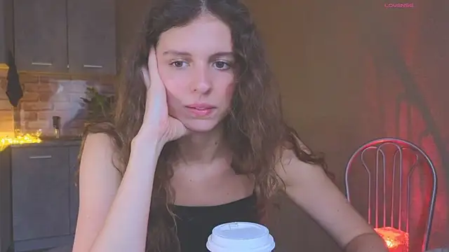 Snapshot of Sereta_Finn chatting on 10.12.25 Sereta Finn online show from 10.12.25