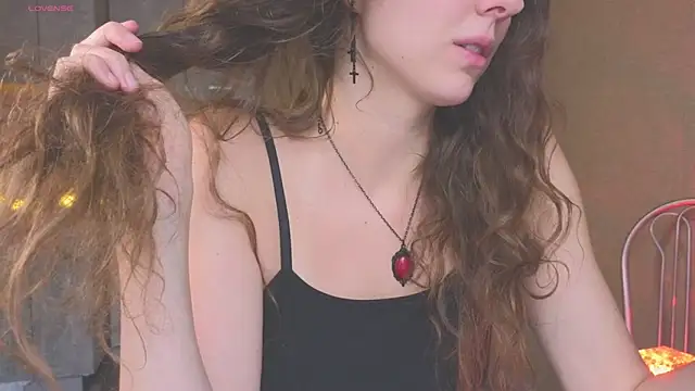 Snapshot of Sereta_Finn chatting on 10.16.25 Sereta Finn online show from 10.16.25