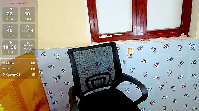 Snapshot of __Saphia__ chatting on 10.15.25 Saphia online show from 10.15.25