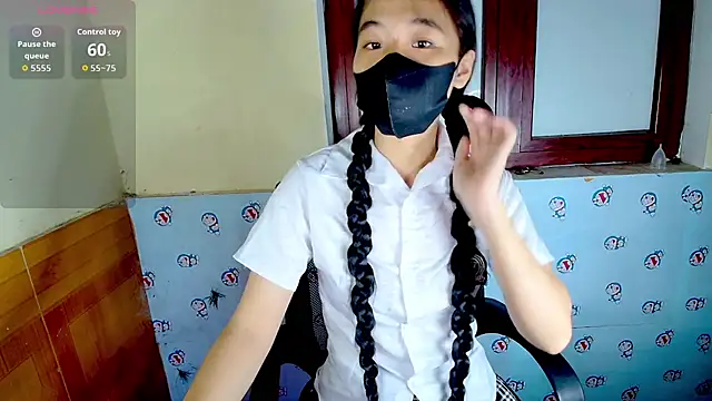 Snapshot of __Saphia__ chatting on 10.15.25 Saphia online show from 10.15.25