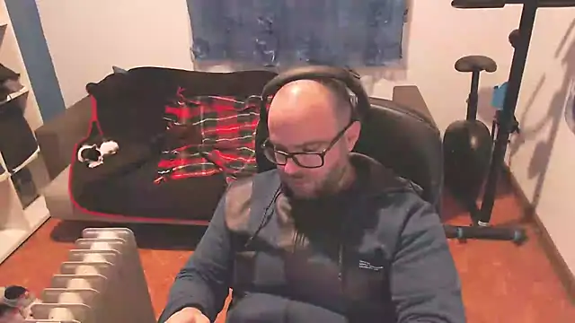 Snapshot of ravingr4d4 chatting on 03.03.25 ravingr4d4 online show from 03.03.25
