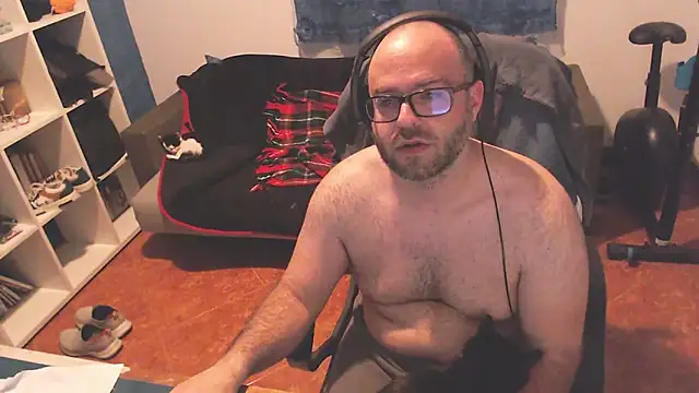 Snapshot of ravingr4d4 chatting on 03.04.25 ravingr4d4 online show from 03.04.25
