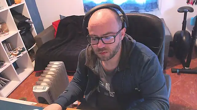 Snapshot of ravingr4d4 chatting on 03.04.25 ravingr4d4 online show from 03.04.25