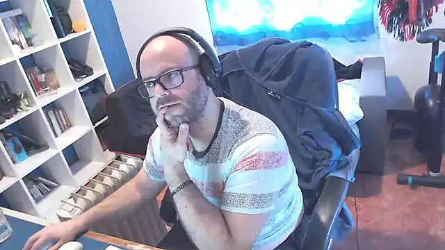 Snapshot of ravingr4d4 chatting on 03.05.25 ravingr4d4 online show from 03.05.25