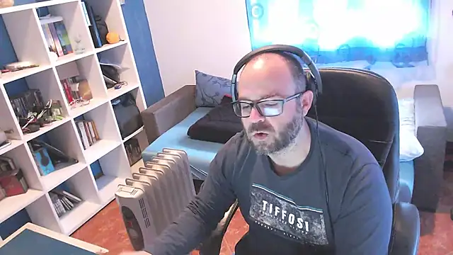 Snapshot of ravingr4d4 chatting on 03.18.25 ravingr4d4 online show from 03.18.25