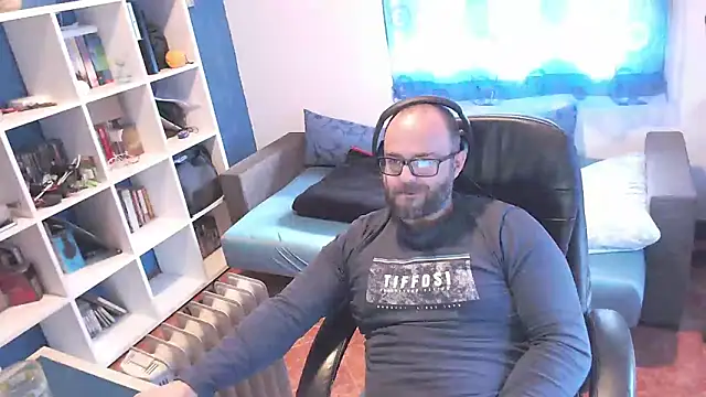 Snapshot of ravingr4d4 chatting on 03.18.25 ravingr4d4 online show from 03.18.25