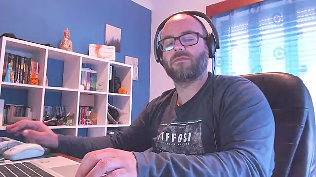 Snapshot of ravingr4d4 chatting on 03.18.25 ravingr4d4 online show from 03.18.25